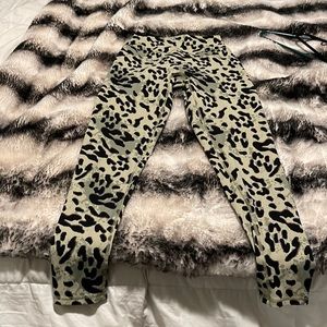 Worn once Kamo fitness legging size small